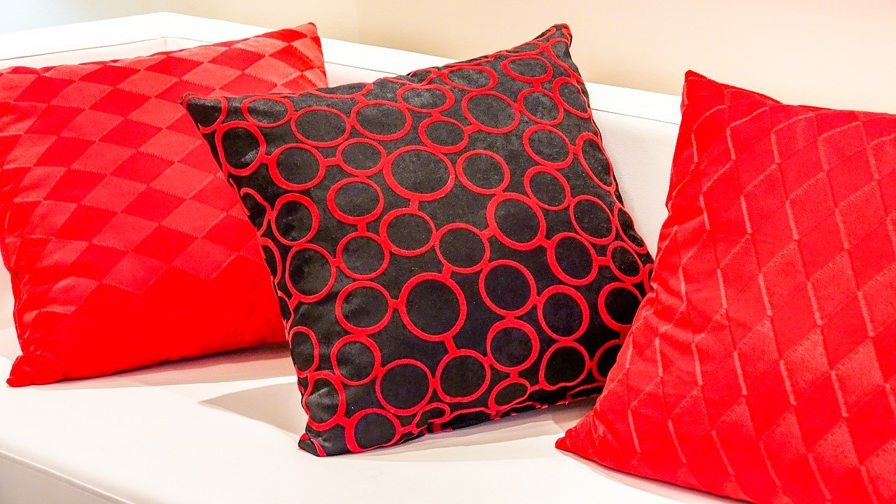 Elevating Your Home Décor in the Winter Season – with Decorative Pillows