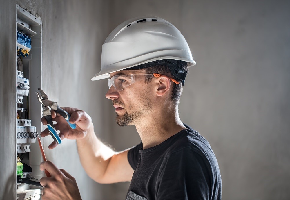 How to Select a Professional Electrician and What Services They Provide?