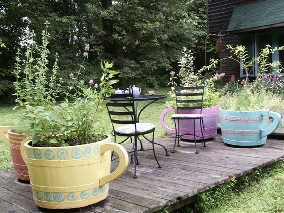 How to Use the Barrel to Decorate Your Garden?